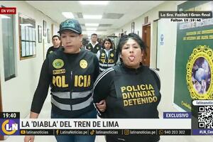 Línea 1: ‘La Diabla’ era quien distribuía tarjetas adulteradas a los ‘salderos’ que operan en las estaciones | VIDEO