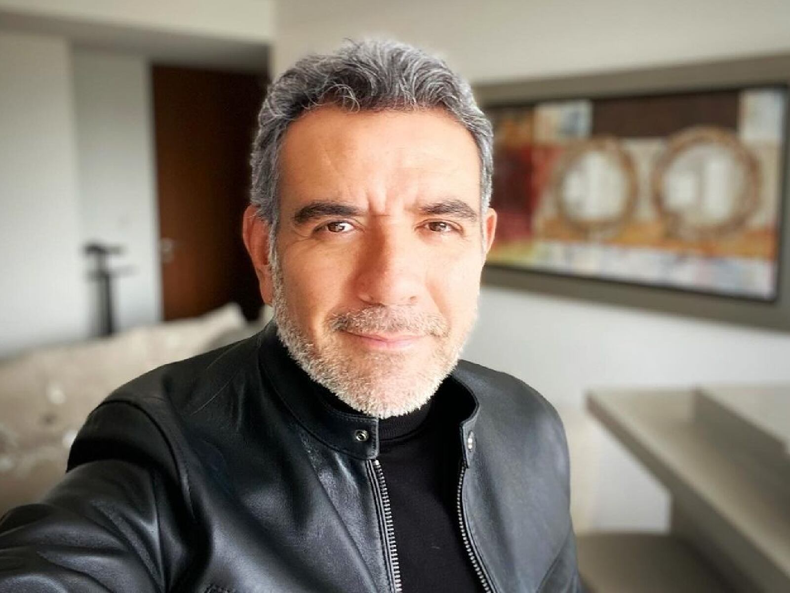 El conductor guatemalteco regresa a la televisión de la mano de Univision (Foto: Héctor Sandart / Instagram)