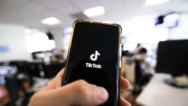 Unión Europea amenaza a TikTok con suspender su programa que paga a los usuarios por ver videos