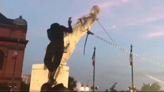 Derriban estatua de Cristóbal Colón y queman banderas de Estados Unidos en noche de protestas | VIDEO