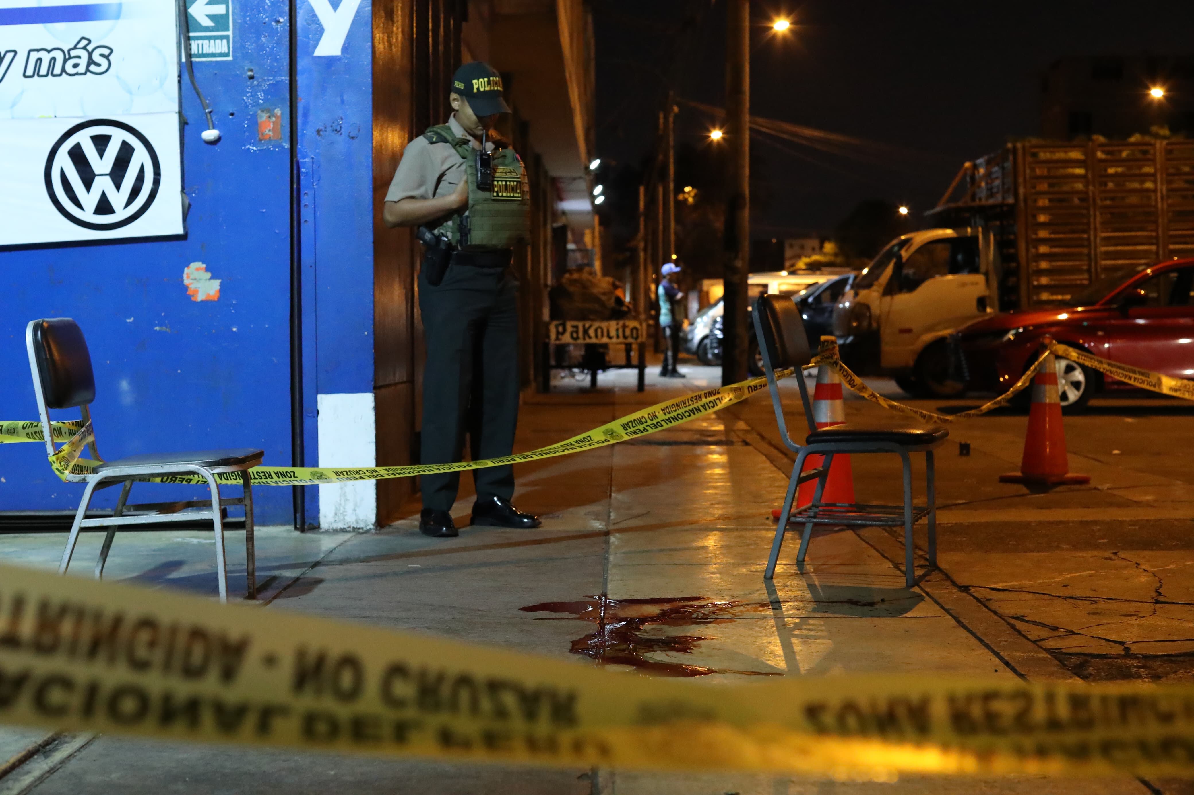 La víctima fue baleada en la puerta de un Car Wash cerca a la zona de Mirones en el cercado de Lima. (Foto: Julio Reaño /@photo.gec)