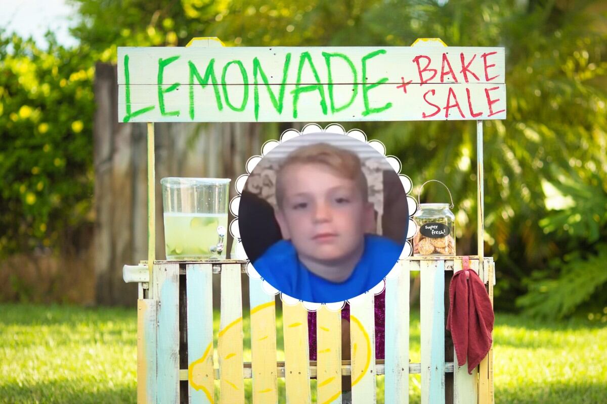 VIDEO VIRAL | En esta imagen se aprecia al niño de 11 años que se puso a vender limonada en California y sufrió el robo de su puesto. (Foto: Roberto A Sanchez en iStock / Inside Edition en YouTube)