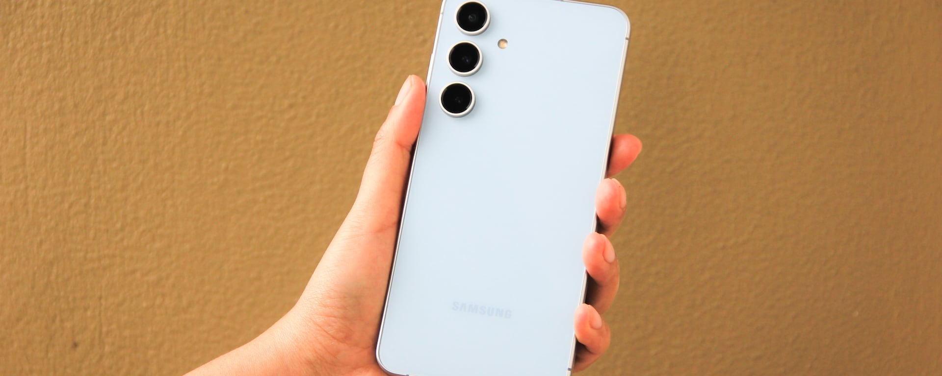 Samsung Galaxy S24 FE: cámara de 50MP, videos en 8K y zoom de 30x en un gama alta para impulsar la creatividad