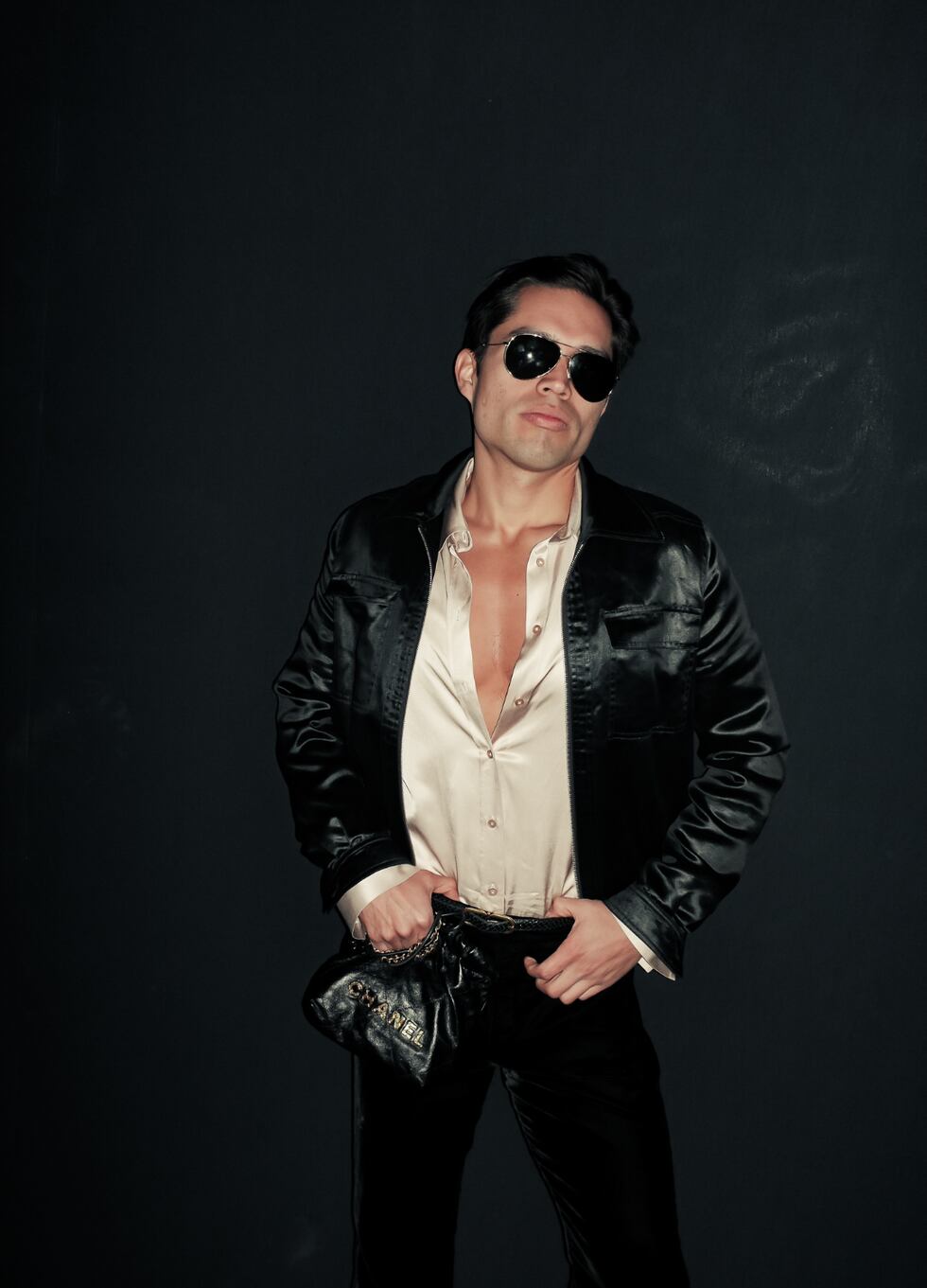 A la par de esta colección, “Fashion Manifesto”, la exposición Chanel del Museo Victoria y Alberto de Londres, la firma de lujo demuestra que su sello en materia de diseño aún se considera relevante para la industria de la moda.
(Foto: Jacques Burga)