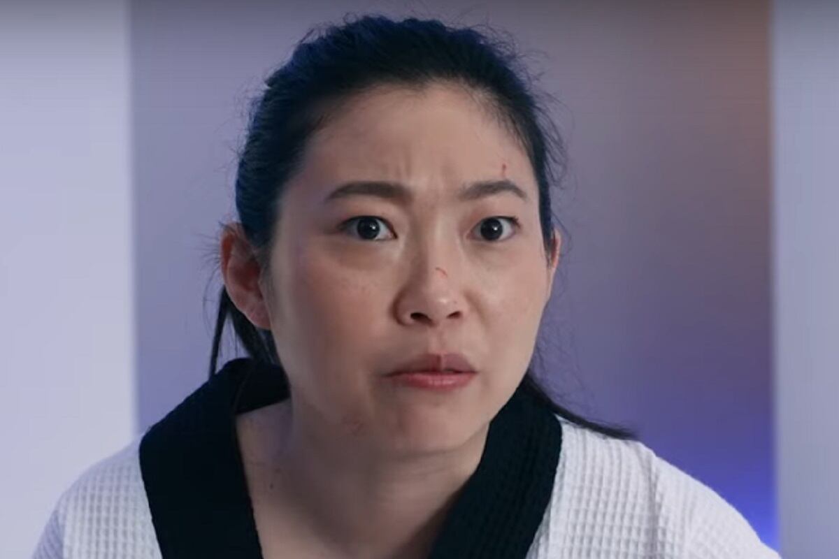 Awkwafina asume el rol de Katie, la ganadora del gran premio, en la comedia de acción "Jackpot: ¡Lotería mortal!" (Foto: Amazon Prime Video)