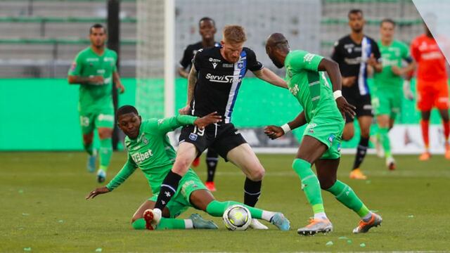 Saint Étienne, con Miguel Trauco, perdió ante Auxerre y descendió en la Ligue One