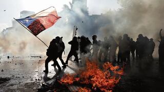 “Paralelos entre las protestas en Chile y el Perú”, por Farid Kahhat
