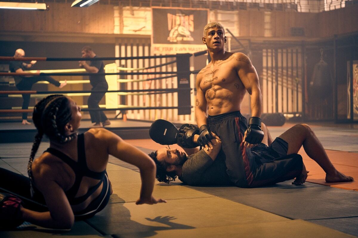 Octavio Bergmann (Emilio Sakraya) entrenando en el gimnasio en la película alemana "Sixty Minutes" (Foto: Netflix)