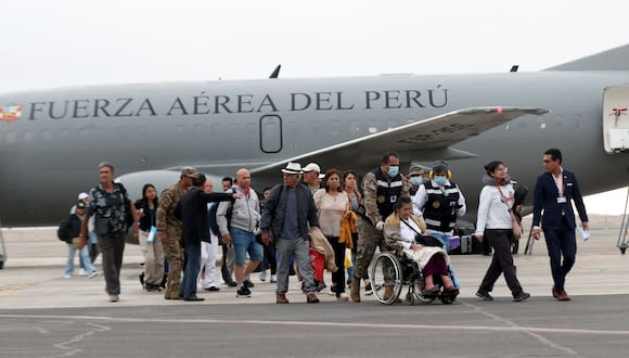 Repatrian a 25 peruanos desde Israel en el avión presidencial. (Foto: Ministerio de Defensa)