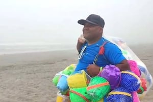 Barranca: comerciante ambulante arriesga su vida para rescatar a tres niños del mar