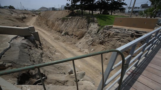 Punta Hermosa contra el tiempo: tramo de cauce natural del huaico sigue bloqueado por desmonte y basura