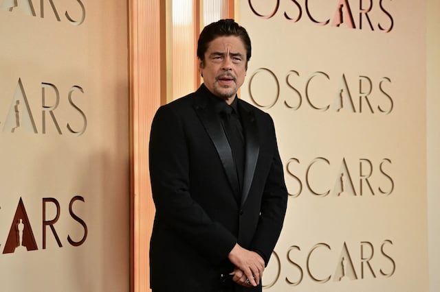 El actor puertorriqueño Benicio del Toro asiste a la 98.ª edición de los Premios de la Academia en el Dolby Theatre de Hollywood, California, el 15 de marzo de 2026.