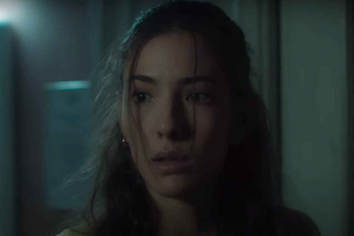 Candela González interpreta a Vio, el interés amoroso de Dan, en la película española "Mi soledad tiene alas" (Foto: Netflix)