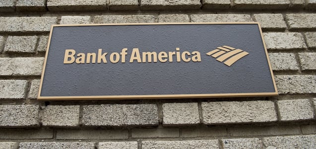 ¿Cuánto Bank of America le paga a los banqueros junior por trabajar 80 horas a la semana?