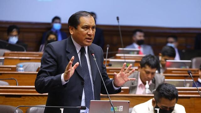 Dos congresistas se incorporarían a la bancada de Perú Libre tras renuncias, asegura Flavio Cruz