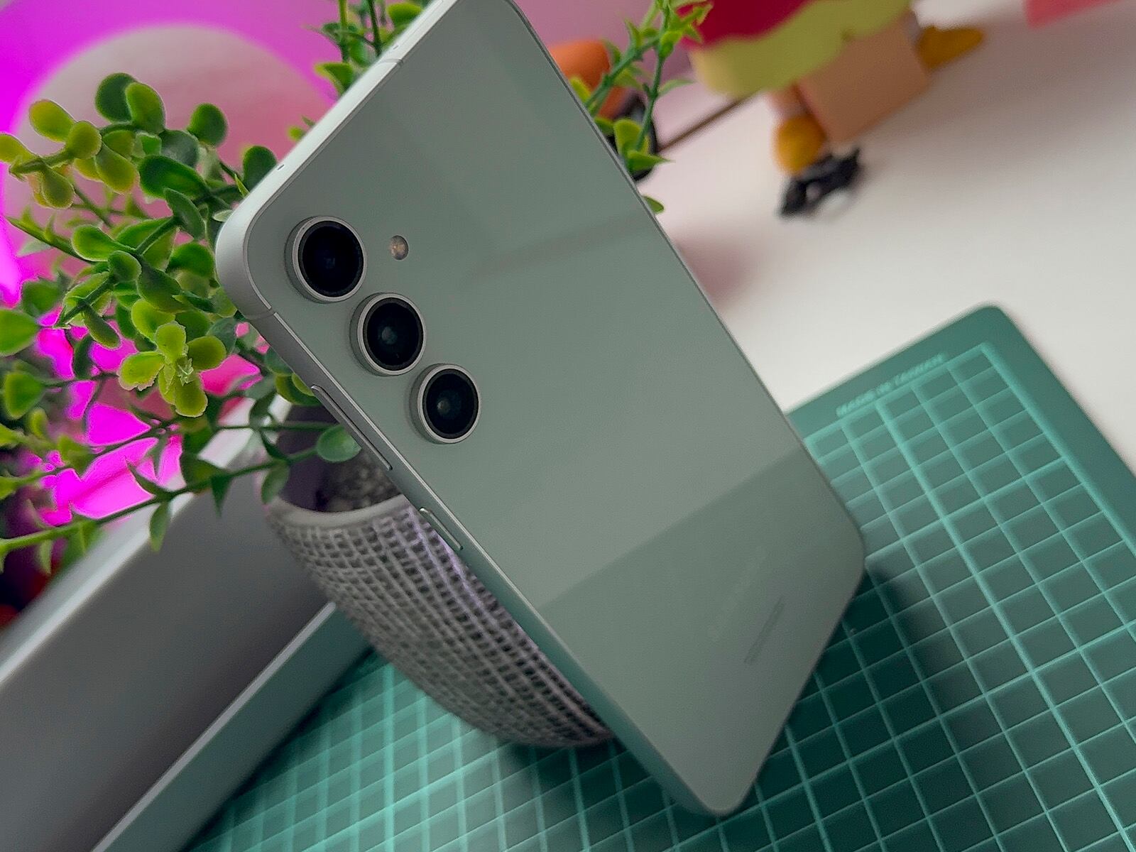 REVIEW | Samsung apuesta en la parte trasera por Gorilla Glass 5 en el Samsung Galaxy S23 FE. (Foto: MAG - Rommel Yupanqui)