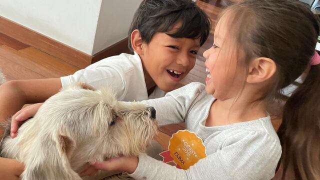 WUF: ‘Momo’, el perrito de albergue que llegó para completar la felicidad de dos niños