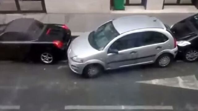 YouTube: Mujer sorprende al estacionar su auto