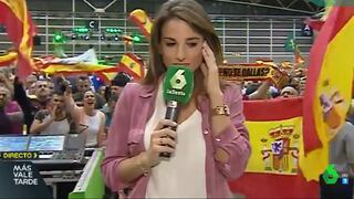 Periodista es fuertemente abucheada por simpatizantes de Vox mientras hacía un reporte en vivo en España | VIDEO