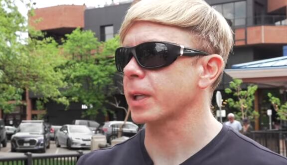 Timothy Schultz sigue activo en sus redes sociales a sus 46 años (Foto: Timothy Schultz / YouTube)