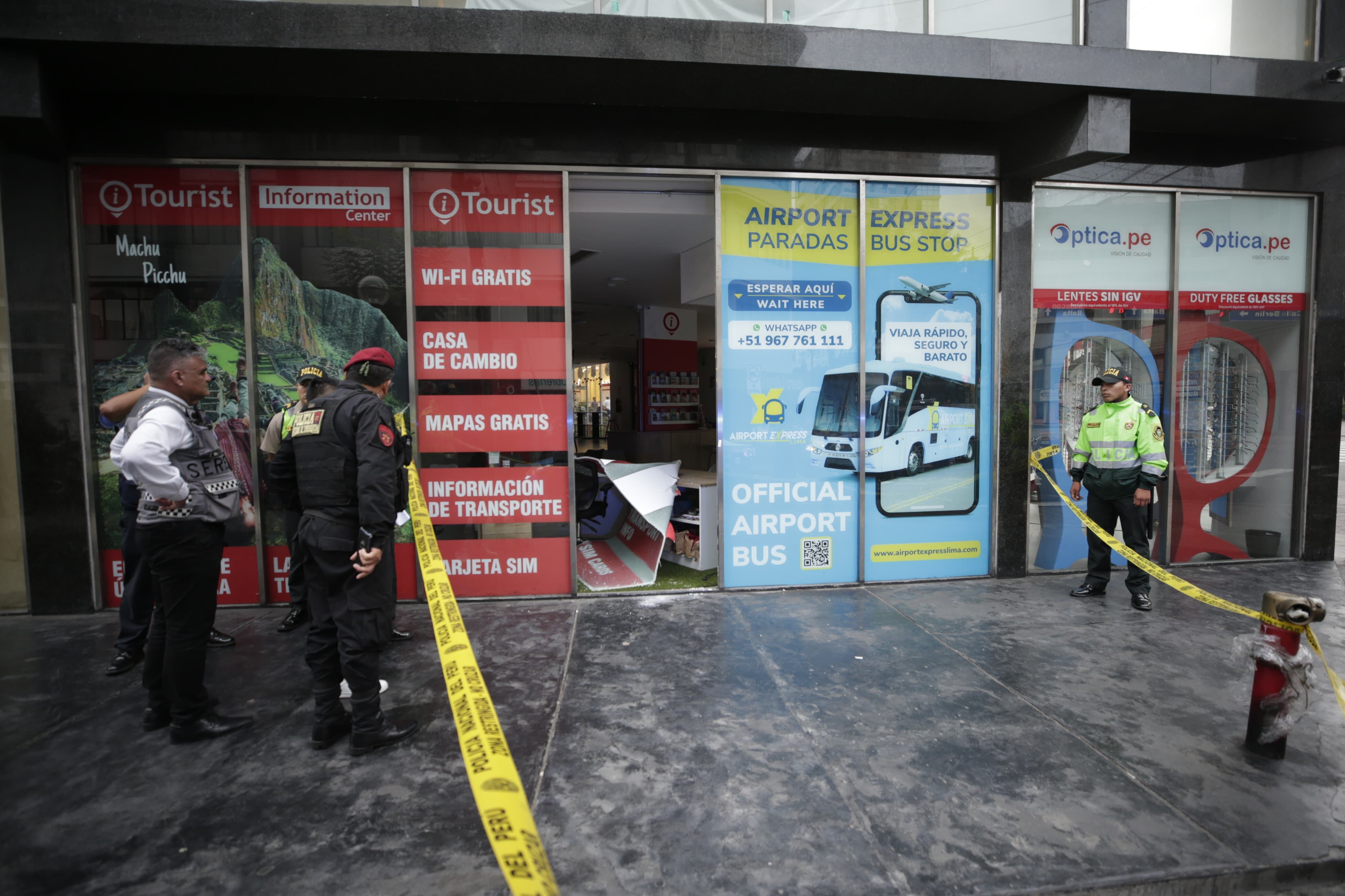 Delincuentes asaltaron una óptica en Miraflores bajo la modalidad del combazo.
Foto: ARCHIVO GEC