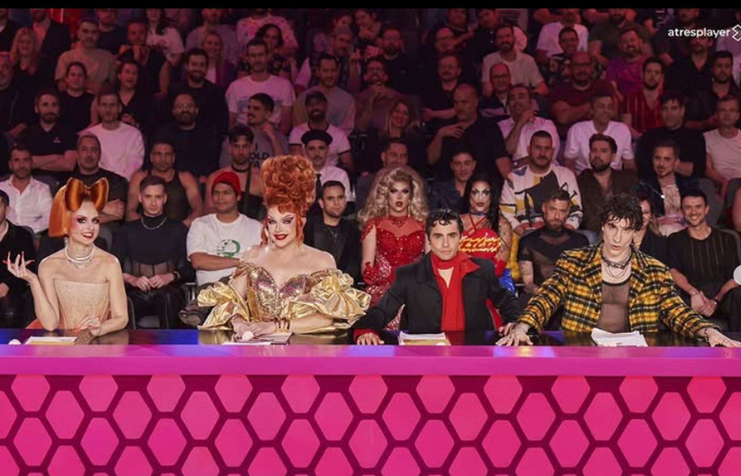 Supremme de Luxe regresa como presentadora. También continúa Javier Calvo, Javier Ambrossi y Ana Locking en el jurado (Foto: Atresplayer)