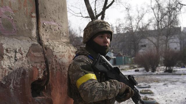 Rusia anuncia ofensiva final para tomar Mariúpol, la estratégica ciudad ucraniana devastada por la guerra