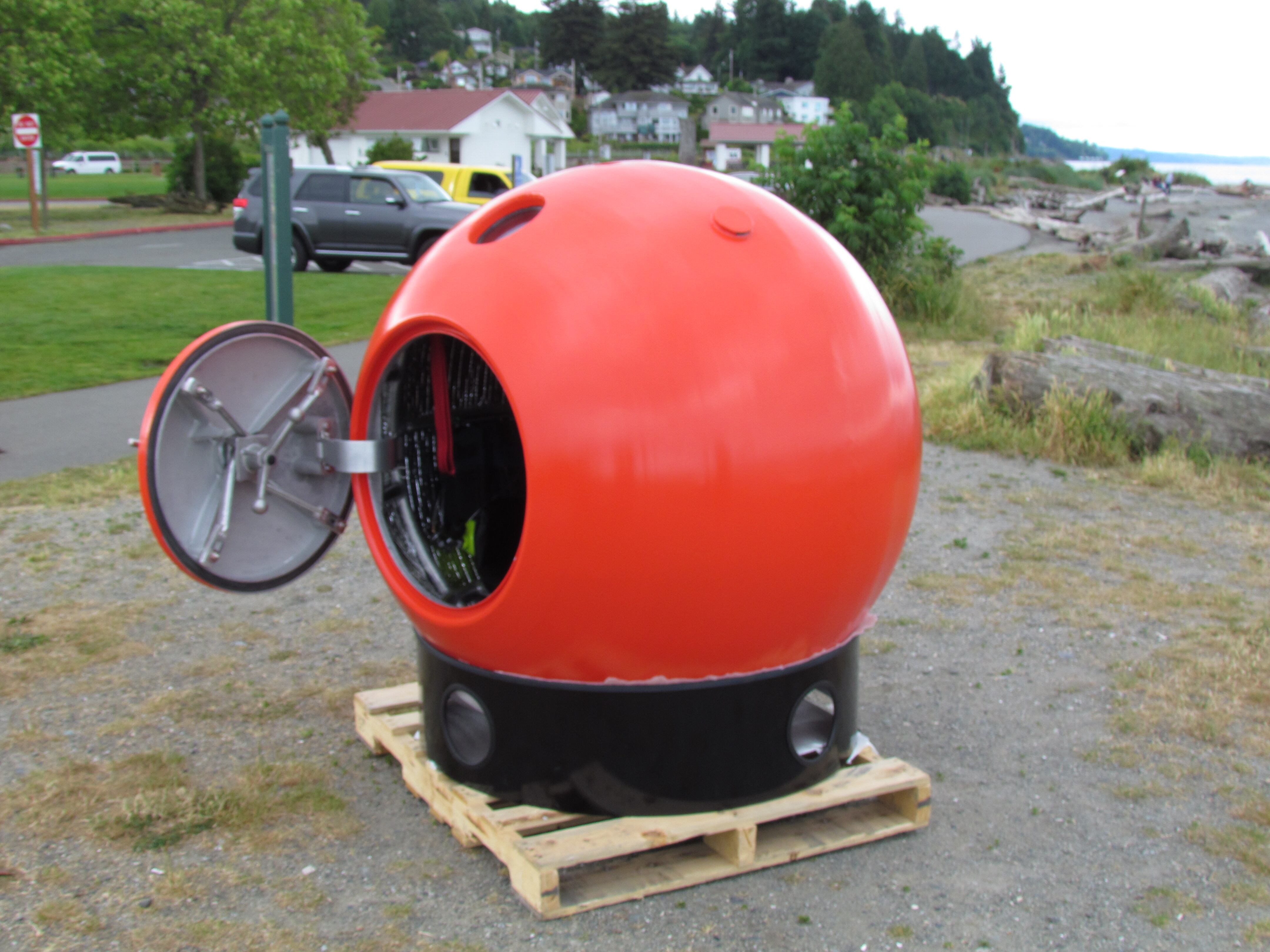 La esfera está diseñada para proteger a más de una persona en su interior. (Foto: survival-capsule.com)