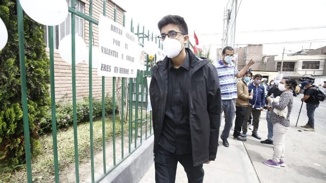 Carlos Ezeta a Ricardo Burga: “¿Cortina de humo de qué?, yo no estoy siendo mandado por nadie”