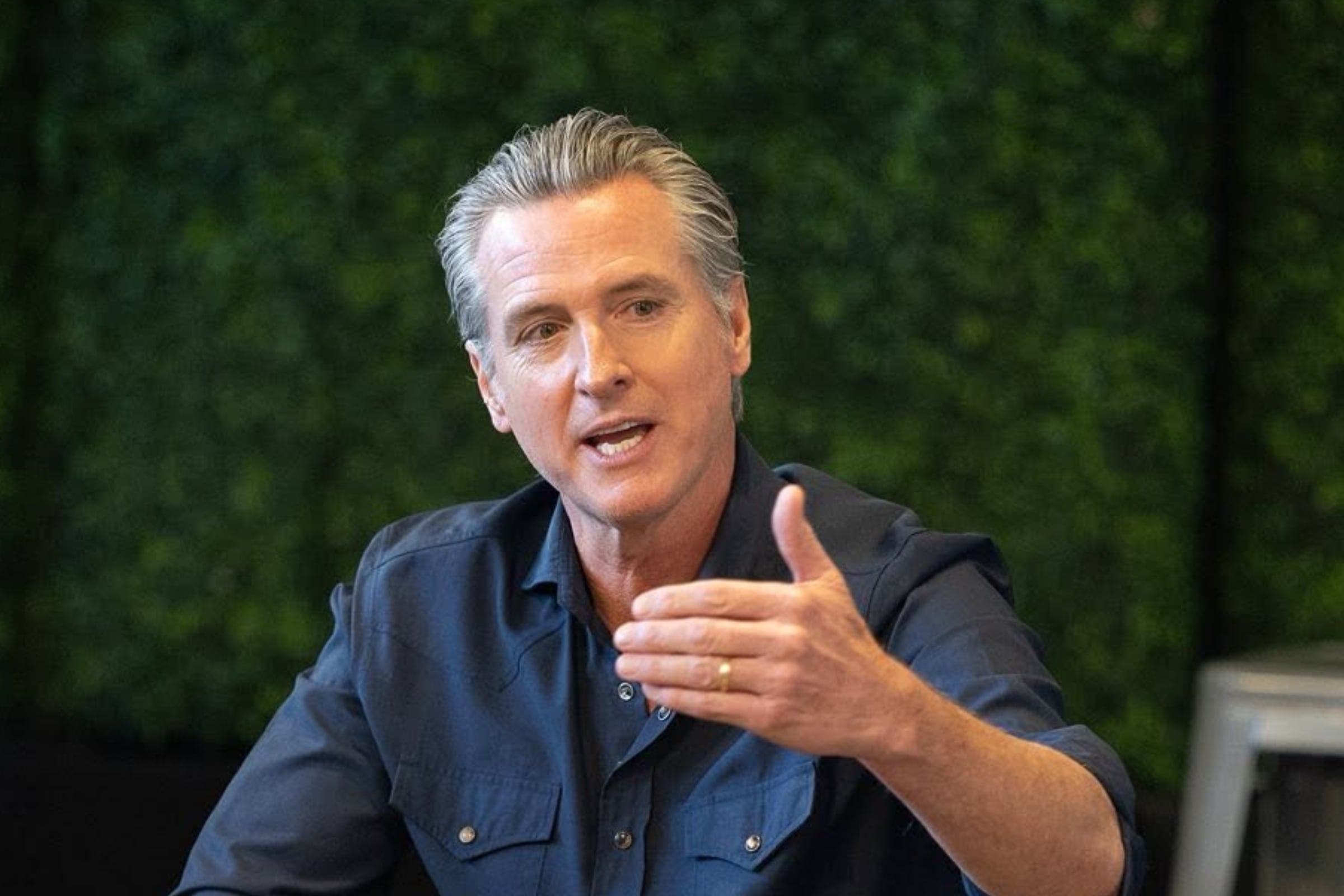Newsom ya la promulgó: de qué trata la ley SB 168 de California que otorga hasta US$3,500 de descuento a quienes adquieran determinados autos