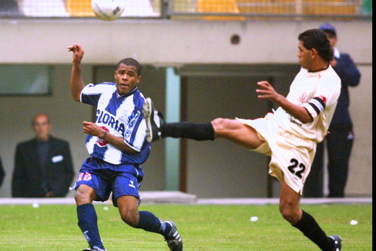 Wilmer Aguirre se cruza con Carranza en un clásico recordado en el 2002 (Foto: GEC)