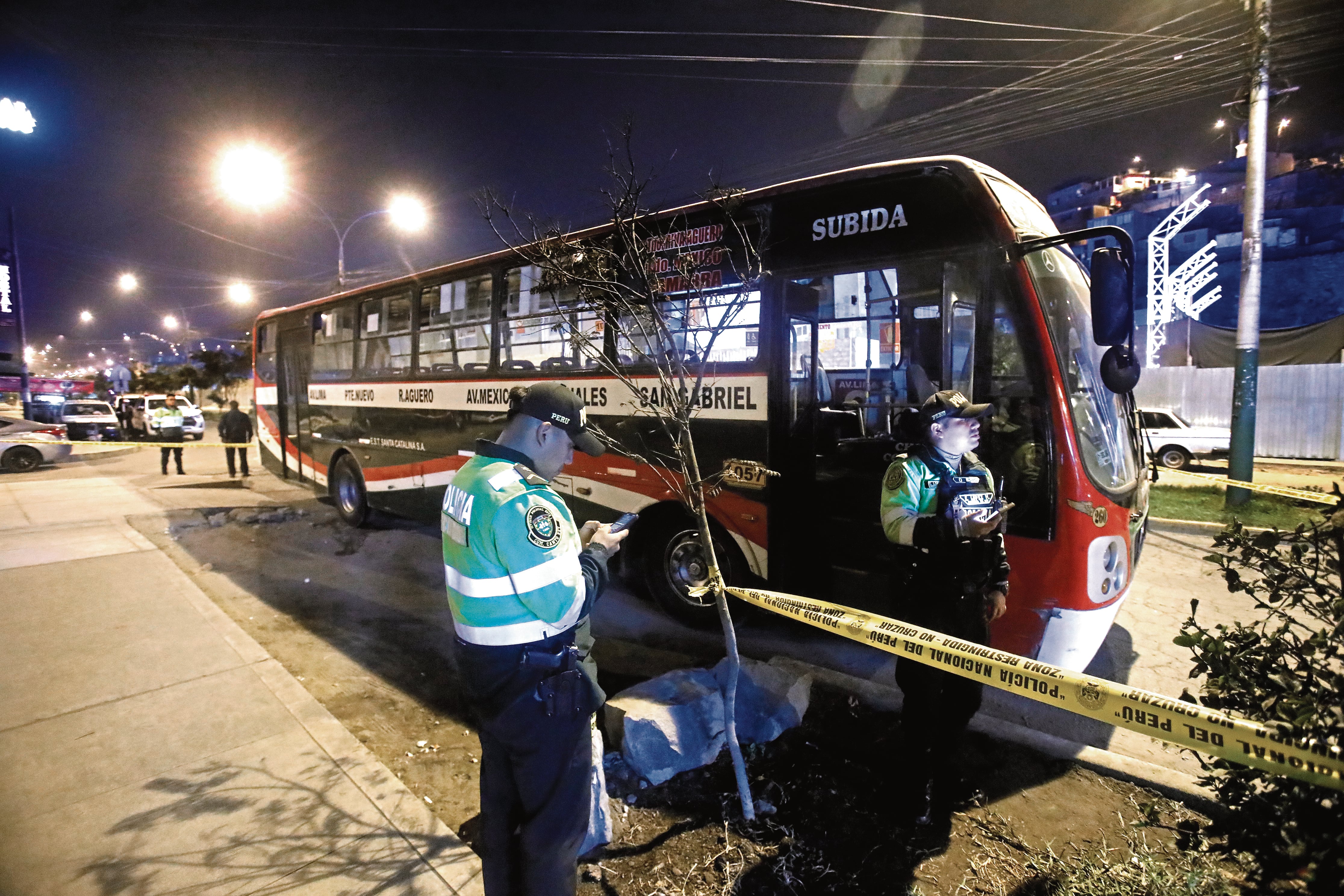 Este martes 23 de setiembre, el chofer de la empresa de transporte Santa Catalina, Marco Antonio Huamán Cosco, fue atacado a balazos en el cruce de la avenida Circunvalación con la calle Antropólogos, en plena vía pública.