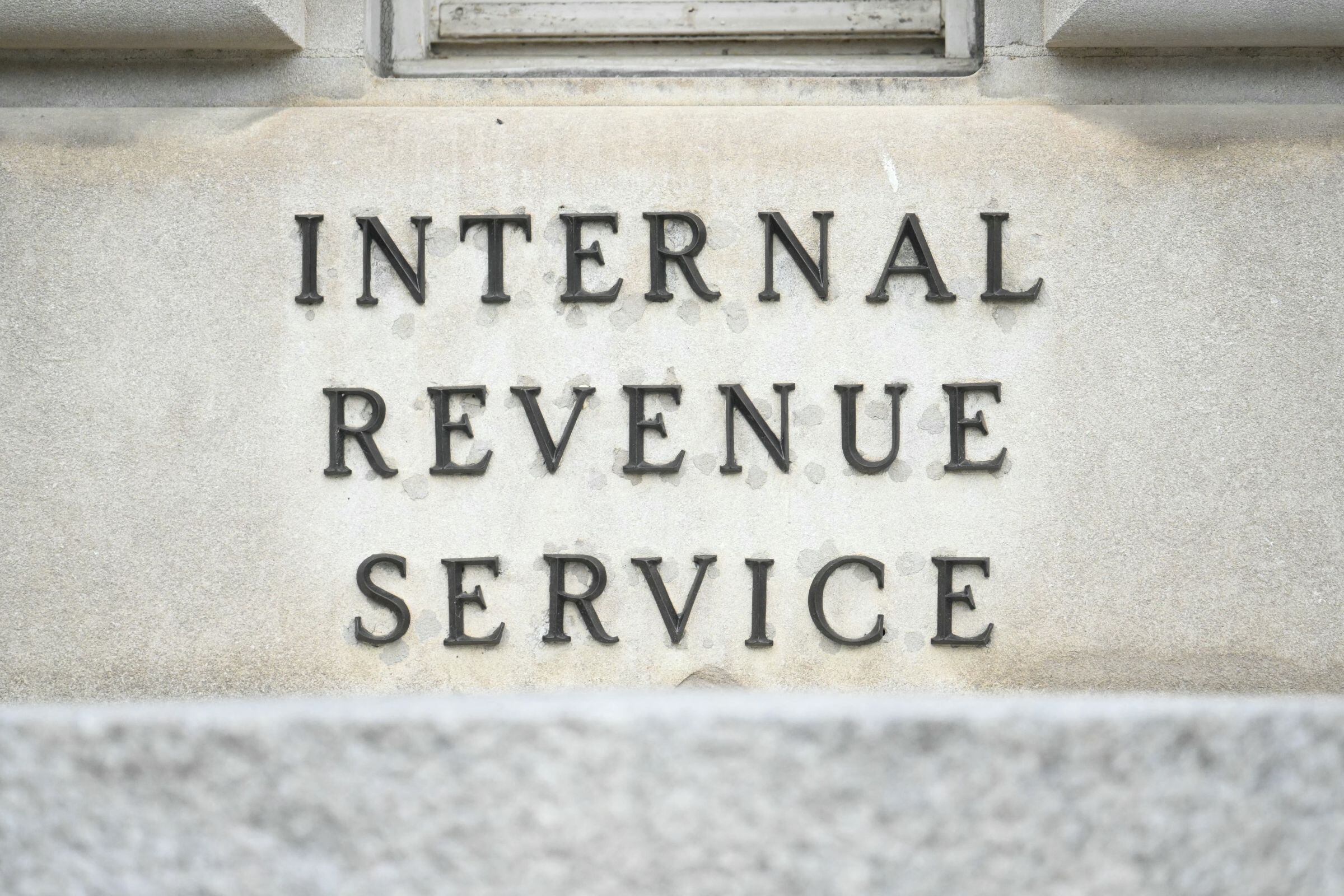 El IRS vigila de cerca las deducciones por uso de vehículos mixtos, especialmente si son autos caros. (Foto: AFP)