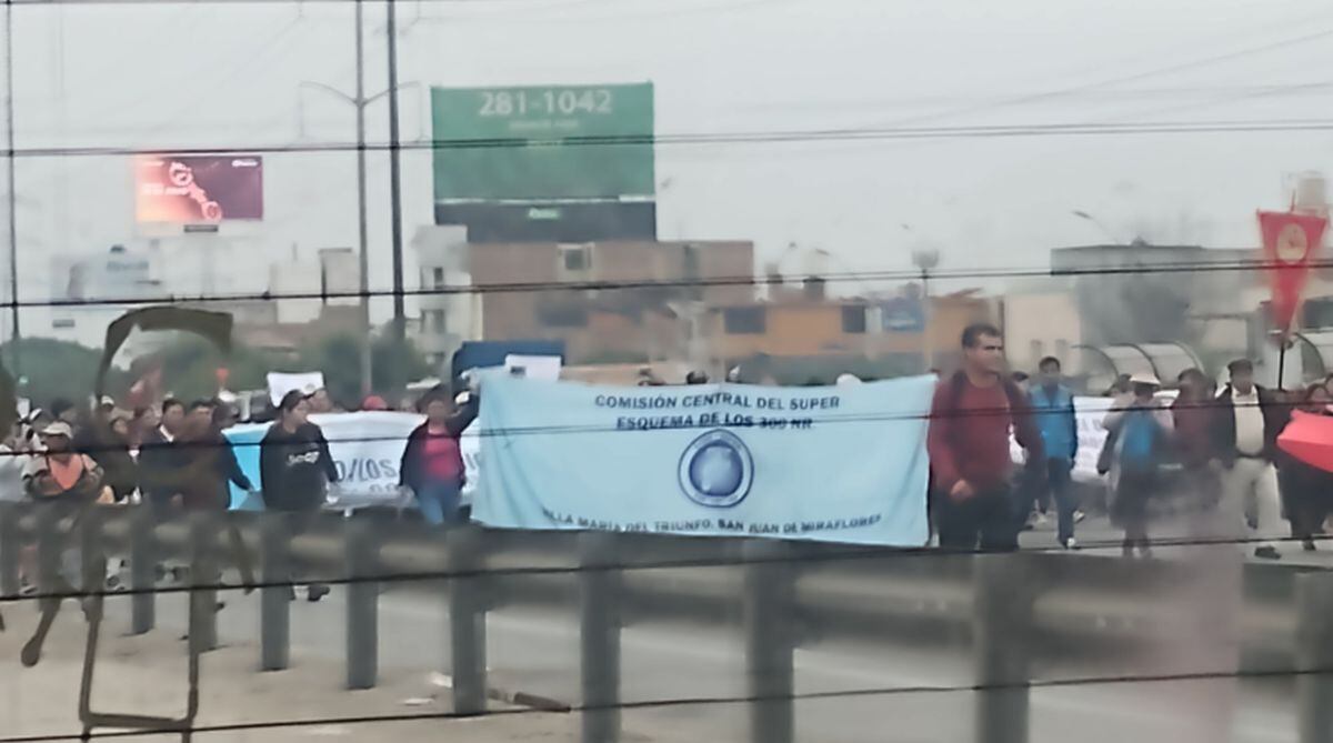 Bloqueo en la Panamericana Sur generó un gran caos vehicular este lunes 28 de agosto | Foto: @Tadeo3000