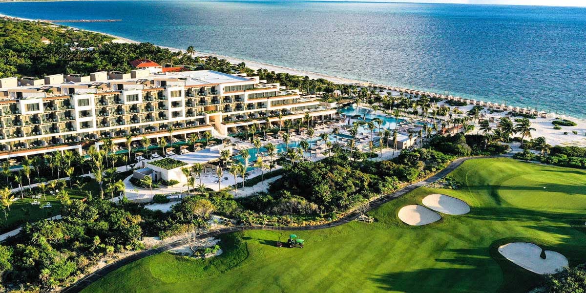 Al igual que comprar una casa, el comprador efectúa una negociación de un contrato que le permite el uso de un condominio por una semana cada año.