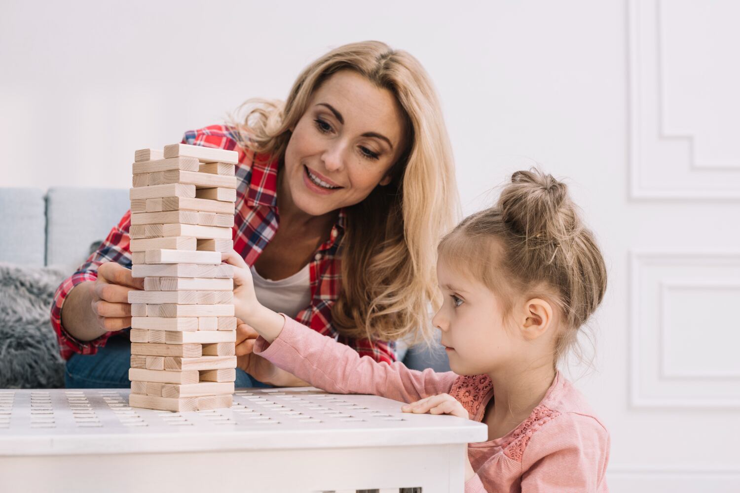 No se trata de ser padres perfectos, sino de aprender a pausar, regularnos y elegir respuestas más sanas que las que heredamos. Ese es el verdadero cambio