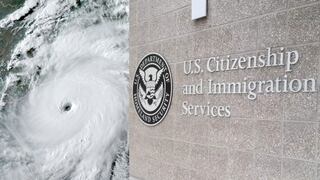 ¿Pueden los huracanes retrasar las solicitudes ante el USCIS? Esto deben saber los migrantes en Estados Unidos