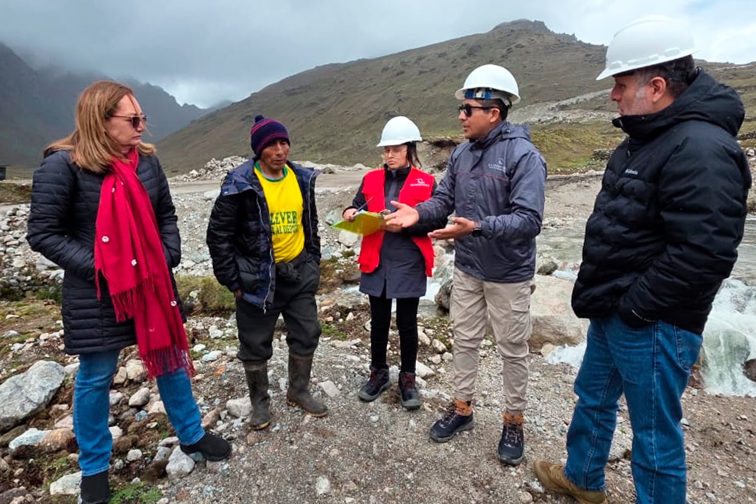 El contralor César Aguilar y la congresista Nelcy Heidinger supervisaron diversas obras en la región Pasco. (Foto: Difusión)