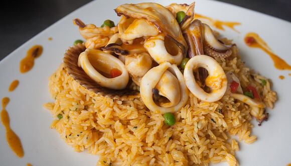 Conoce los pasos esenciales para preparar un arroz con mariscos en casa que nadie olvidará. (Foto: Shutterstock)