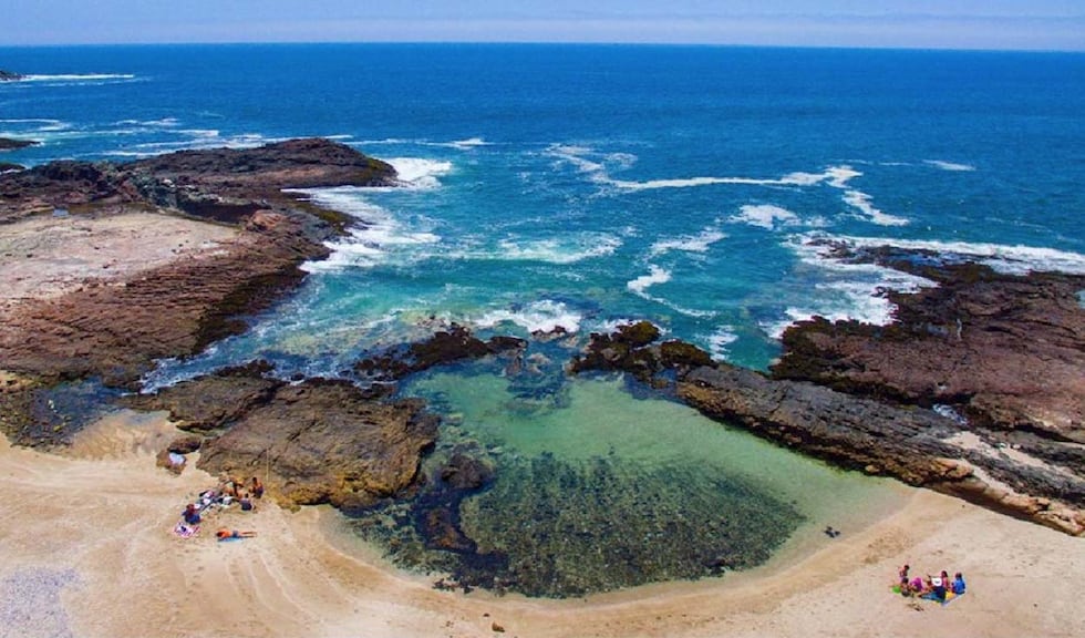 Es considerada como una de las mejores playas del país. Se encuentra en la provincia de Huarmey en el departamento de Áncash. De Lima a Huarmey demora unas 4 horas y se va por la Panamericana Norte. Se caracteriza por tener aguas turquesas, arena clara y montículos rocosos donde se forman piscinas. Aquí se pueden realizar varios deportes acuáticos como paddle o kayak. (Foto: Municipalidad Provincial de Huarmey)