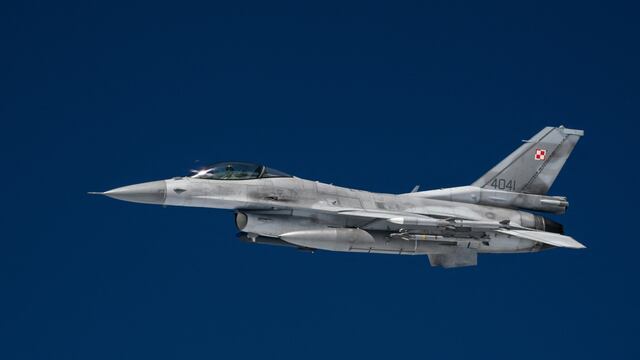 Los enormes desafíos que enfrenta Ucrania para lograr que los aviones F-16 entren en combate 