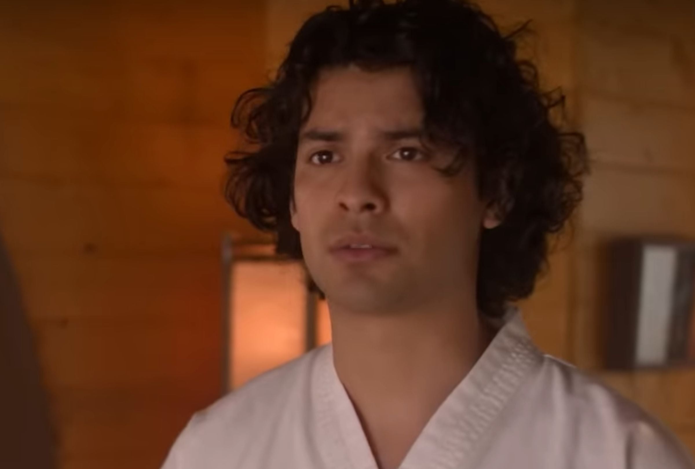 Xolo Maridueña como Miguel Diaz en una escena de la temporada 6 de la serie "Cobra Kai" (Foto: Netflix)