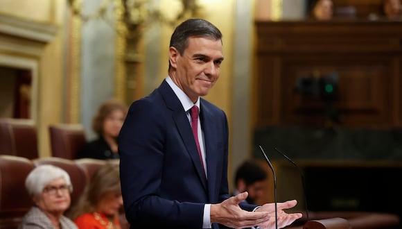 El presidente del Gobierno de España en funciones, Pedro Sánchez, comienza su intervención en el primer día del debate de investidura en el que pone su nuevo programa de Gobierno. (EFE/ Juan Carlos Hidalgo).