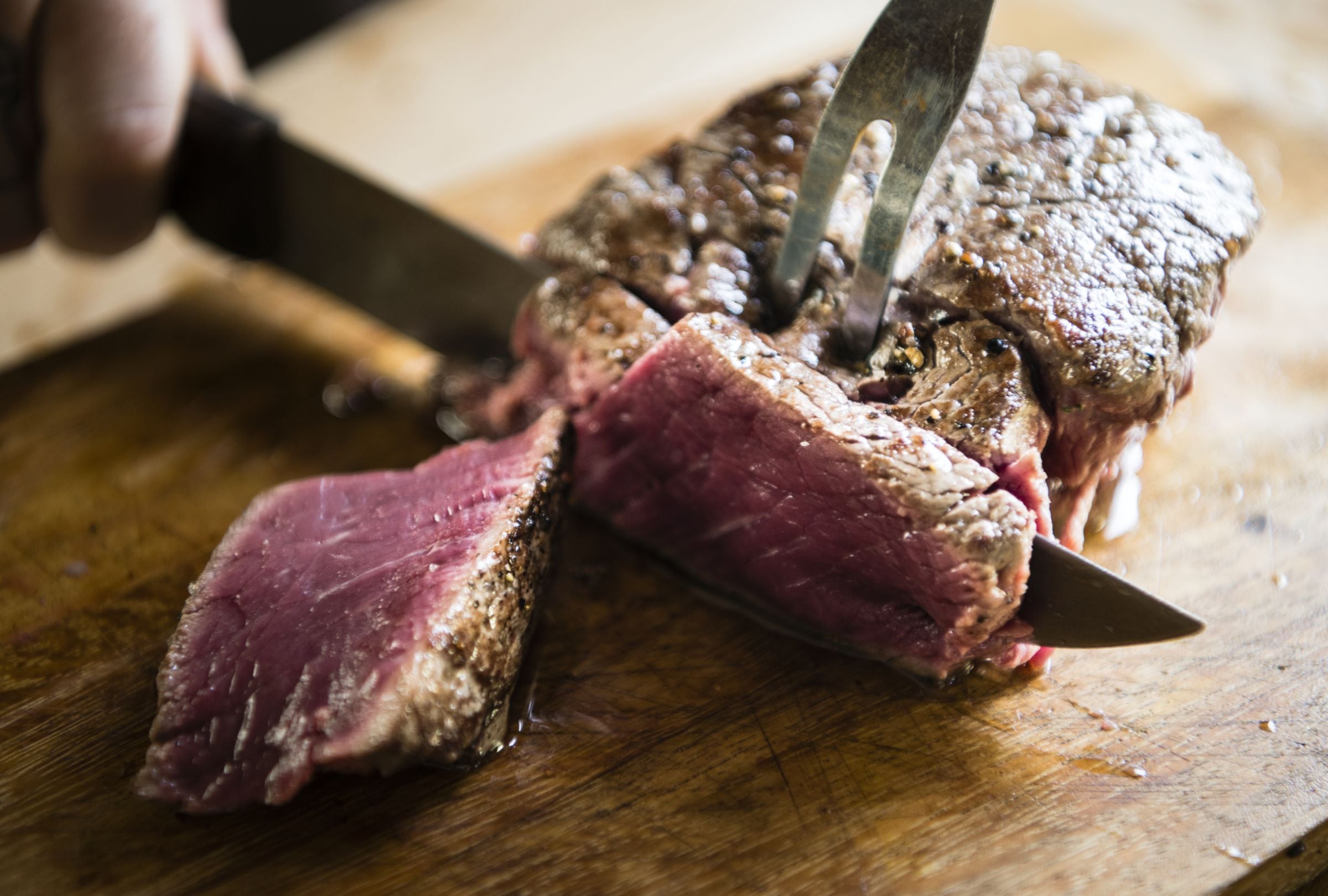 ¿es seguro comer carne en Texas por el gusano barrenador? Las medidas de Greg Abbott y lo que dicen los expertos
