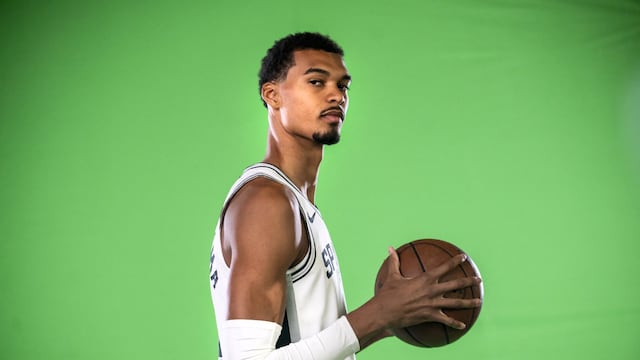 Victor Wembanyama cumple su tercera temporada con los San Antonio Spurs en la NBA. (Foto: Sergio Flores / AFP)