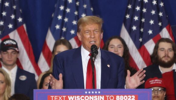 El expresidente de Estados Unidos y aspirante a la presidencia de 2024, Donald Trump, habla durante un mitin de campaña en el Hyatt Regency en Green Bay, Wisconsin, el 2 de abril de 2024. (Foto de Alex Wroblewski / AFP)
