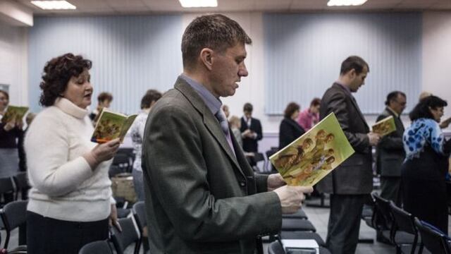 "Me asfixiaron con una bolsa en la cabeza": hablan los Testigos de Jehová en Rusia