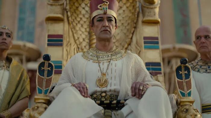 Mehmet Kurtuluş interpreta al Faraón en la serie “Testament: The Story of Moses” (Foto: Netflix)