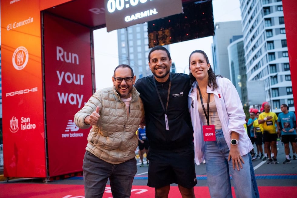 José Miguel de Ita, Carlos Magallanes y Alejandra Rodriguez Larrain también se reúnen para alentar a todos los deportistas del evento.