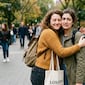Los expertos en psicología coinciden: quienes no disfrutan de los abrazos tienen una mayor sensibilidad a los estímulos físicos y no es por desinterés